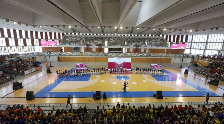 Més de 3.000 persones reivindiquen la força de l’esport femení a Tarragona: ’Entre totes, tot’