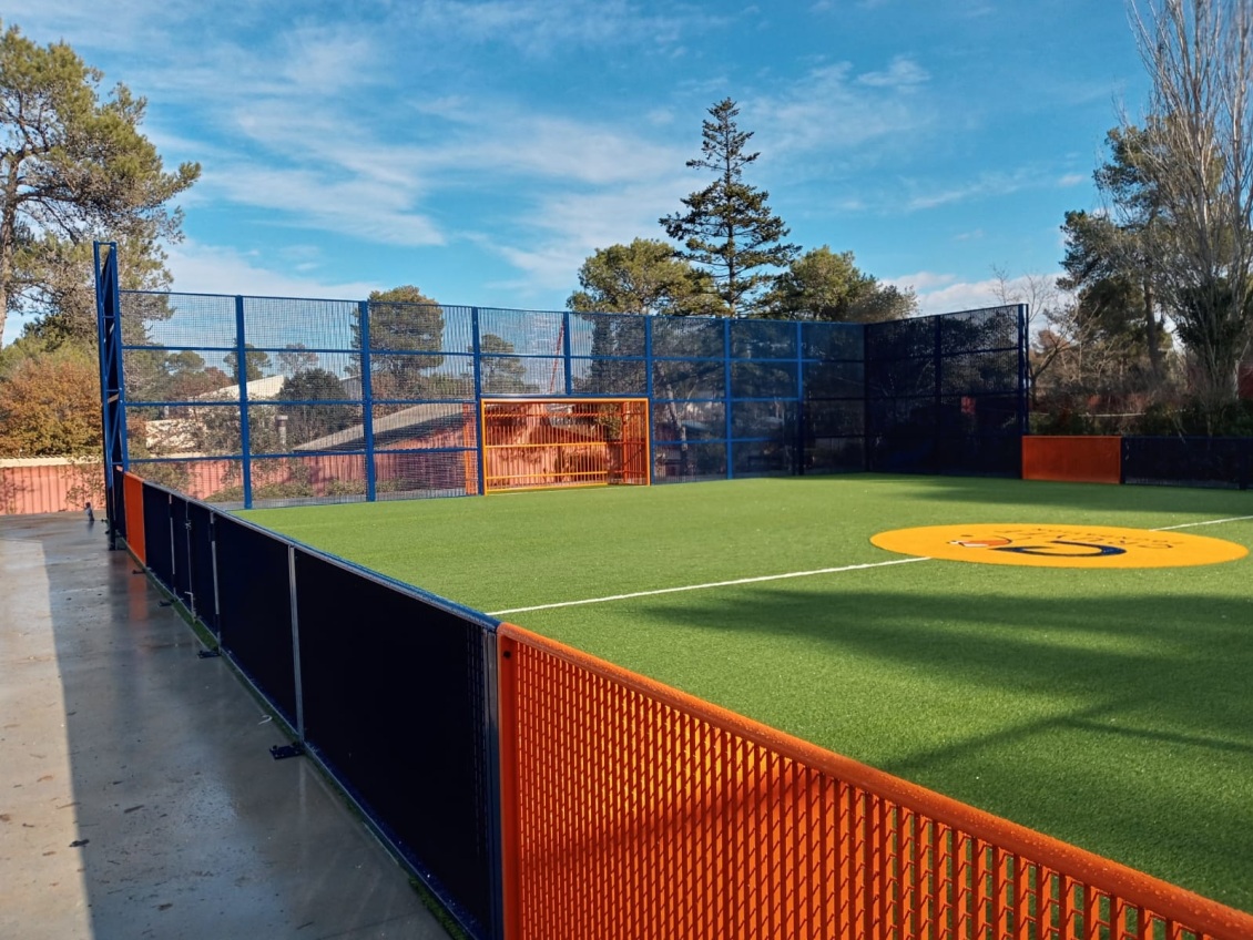 La Catalònia Fundació de Cerdanyola del Vallès estrena la pista Cruyff Court "més social"