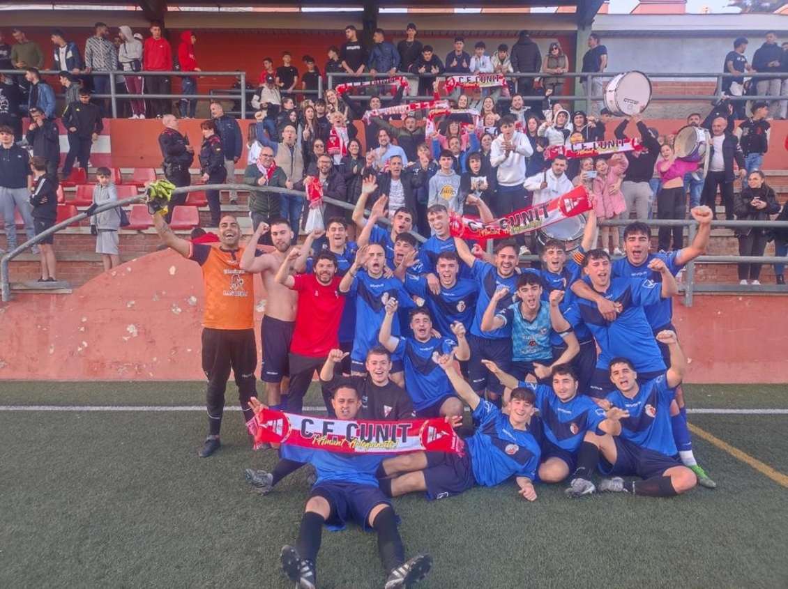 El CF Cunit es proclama campió i tornarà a competir a Tercera Catalana