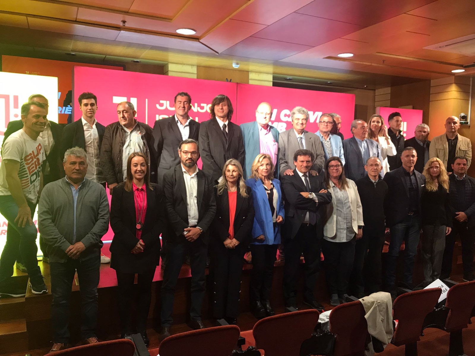 Imatge de gran part de l'equip de la precandidatura de Juanjo Isern